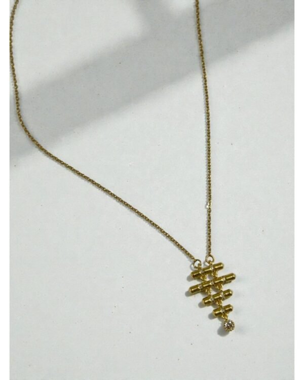 GOLD-COLORED PYRAMID-SHAPED STEP MODEL STEEL NECKLACE