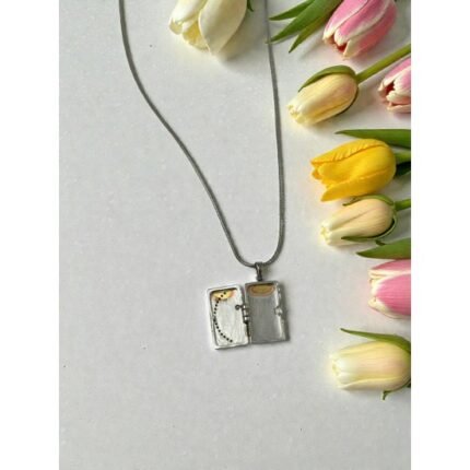 SILVER-COLORED HALF-COMPASS-STYLE STEEL NECKLACE WITH A CLASP