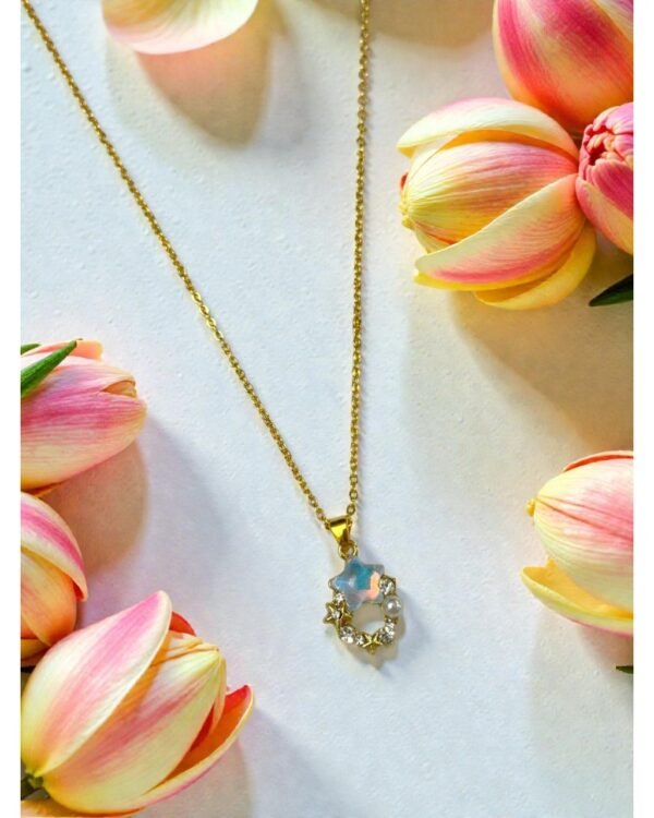GOLD-COLORED OVAL ZIRCONIA MINI STAR-SHAPED NECKLACE