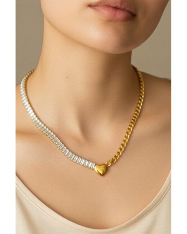 GOLD-COLORED WATERWAY AND CHAIN-STYLE STEEL NECKLACE WITH A HEART PENDANT