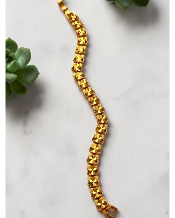 GOLD-COLORED FACETED AND PATTERNED BEAD XUPING BRACELET