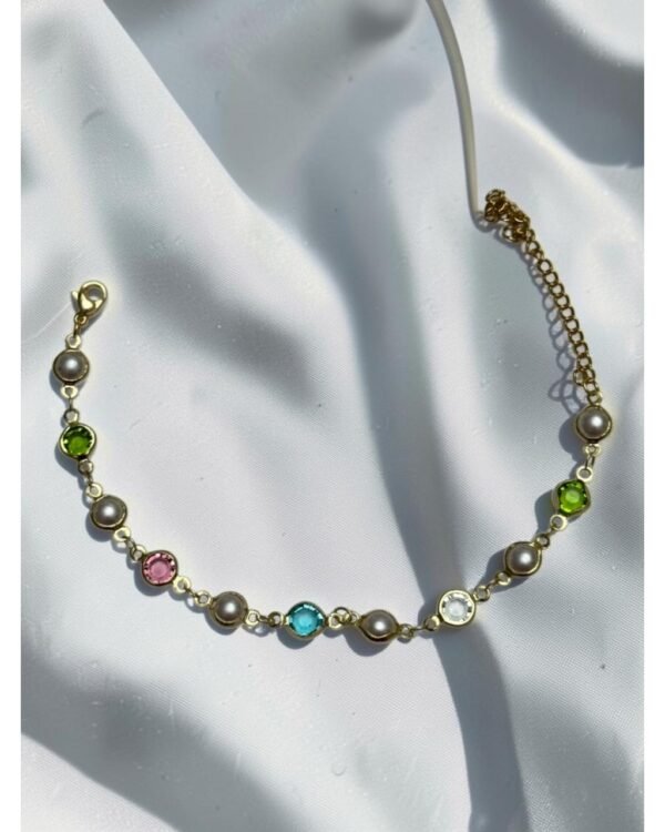 ROUND COLORED STONE AND PEARL GOLD CHAIN BRACELET
